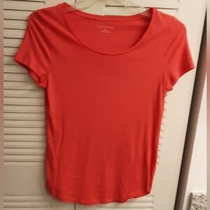 Ann Taylor women's t-shirt lightweight coral. Size M.